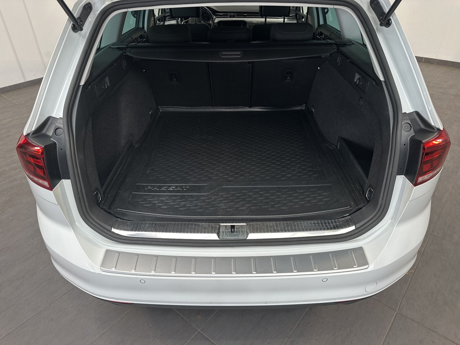 Fahrzeugabbildung Volkswagen Passat Variant 2.0 TDI DSG Business 4Motion NAV