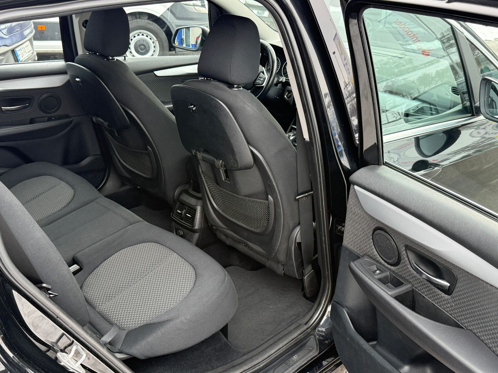 Fahrzeugabbildung BMW 218i Gran Tourer Advantage Aut AHK GRA PDC SHZ