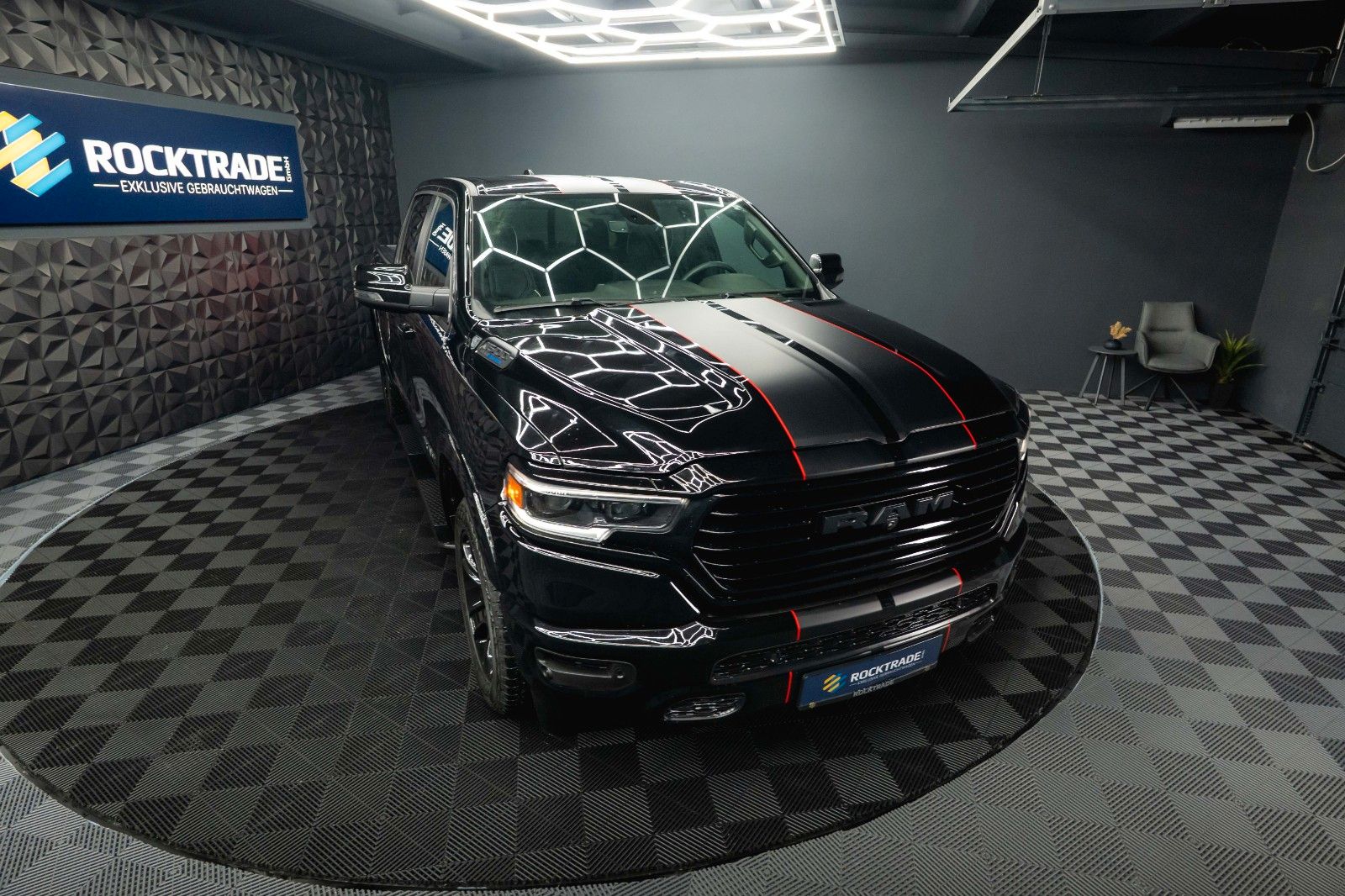 Fahrzeugabbildung Dodge RAM 5.7 V8 HEMI 4x4 LIMITED Style Night-Edition
