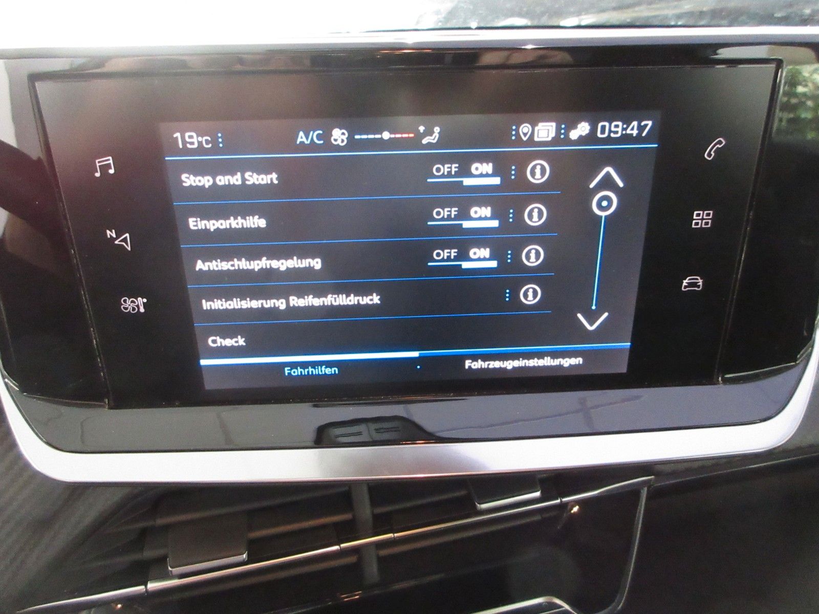 Fahrzeugabbildung Peugeot 208 Active Pack 1.2T LED/NAVI/PDC/ALU/TEMPOMAT