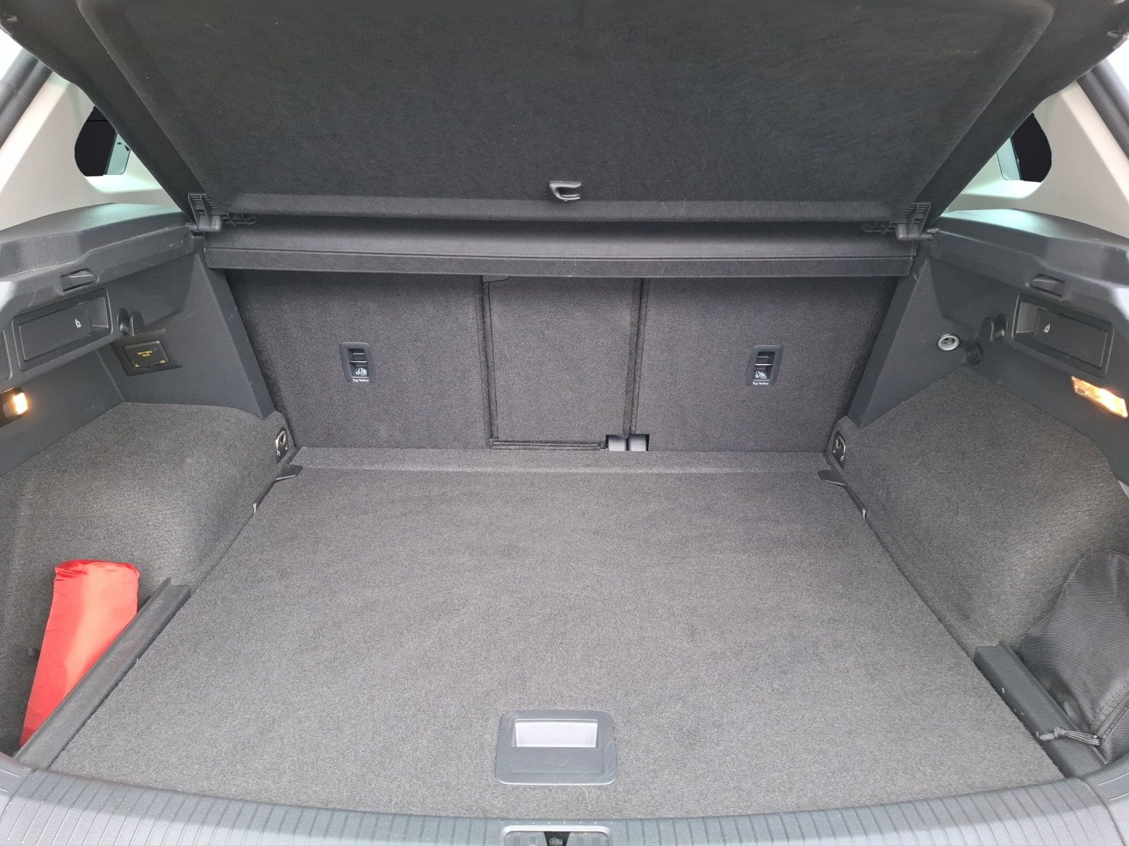 Fahrzeugabbildung Volkswagen Tiguan TDI Elegance DSG 4M Standhzg. Matrix Navi