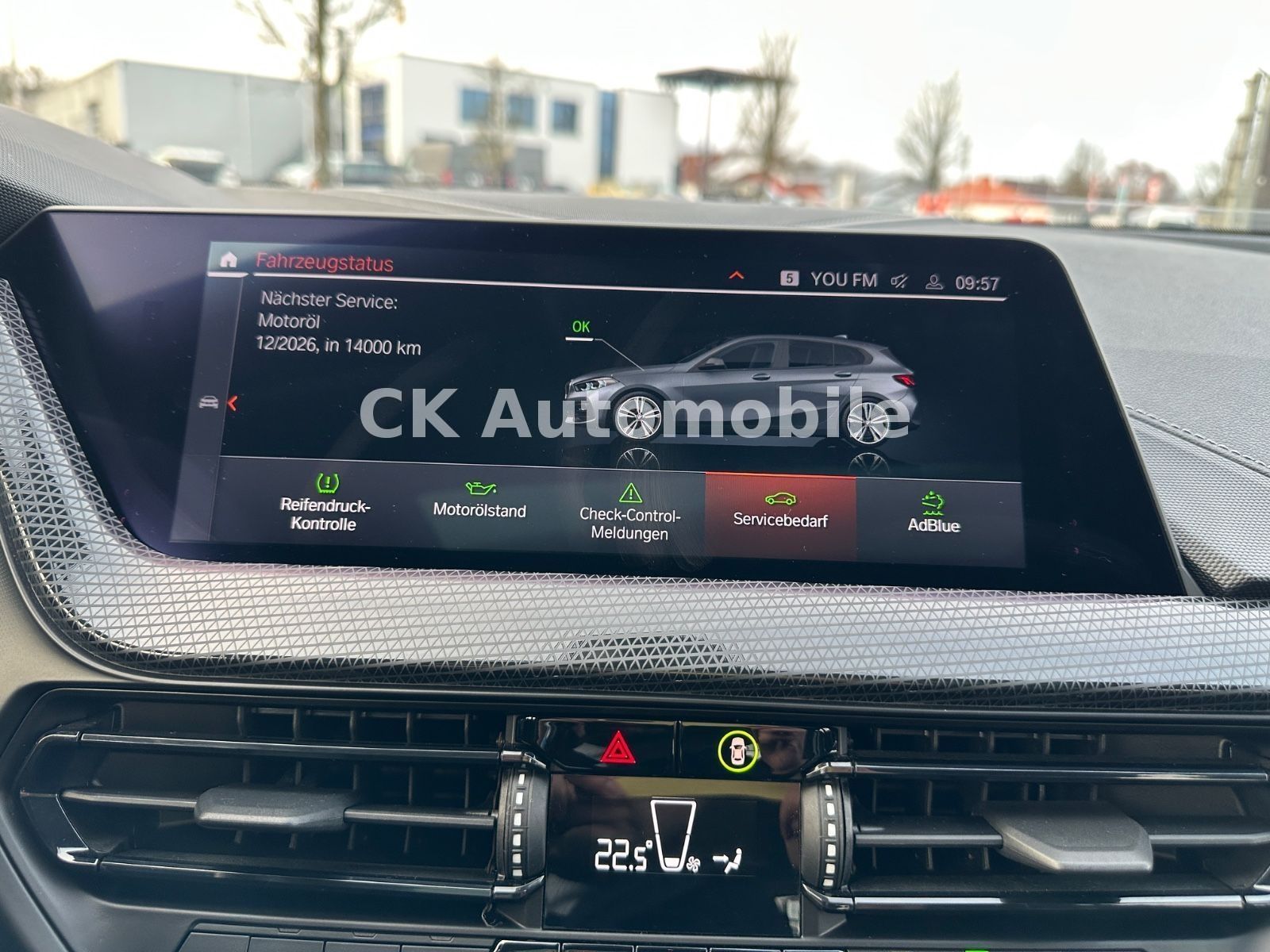 Fahrzeugabbildung BMW 118d Sport-Line/Shadow-Line/Navi/Pano/LED/PDC