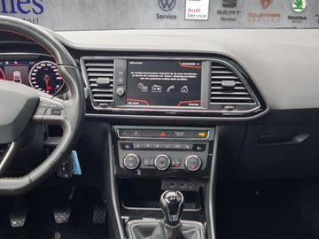 Fahrzeugabbildung SEAT Leon FR 1.5 TSI Panorama 18 Zoll Navi Klima