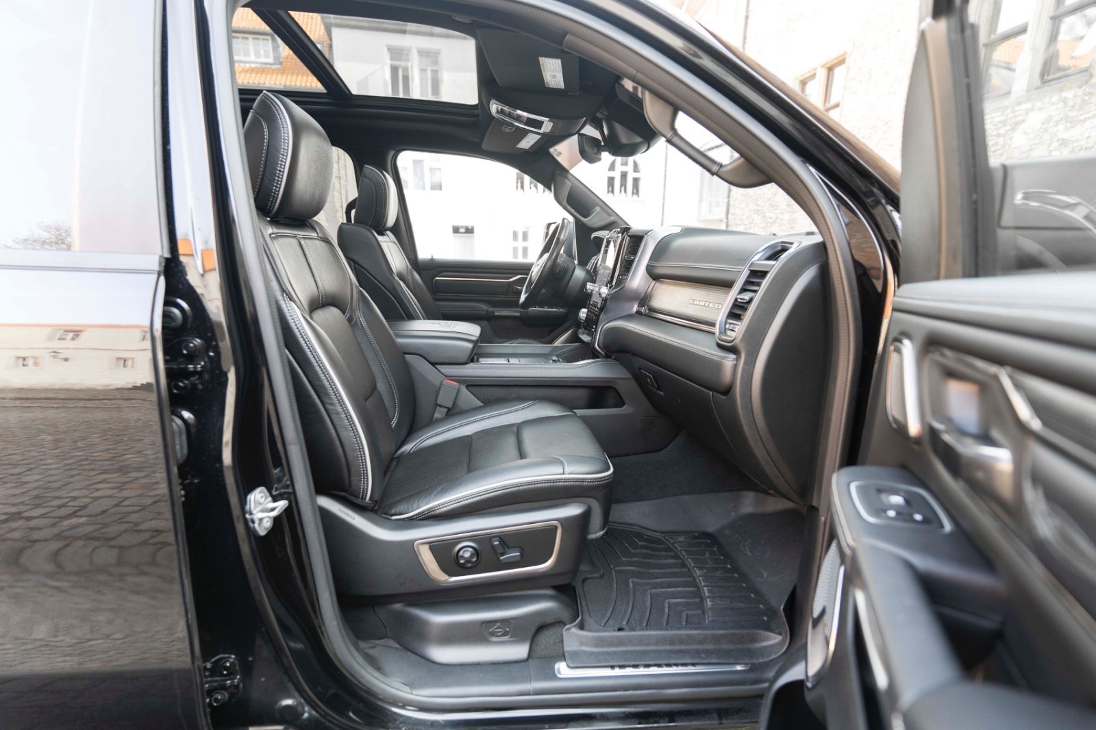 Fahrzeugabbildung Dodge RAM 1500 Limited H&K ACC 360° LED LUFTFEDERUNG