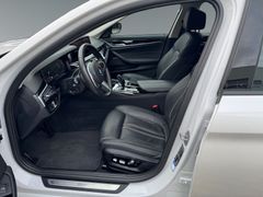 Fahrzeugabbildung BMW 520d Touring Aut. Leder Navi LED Harman