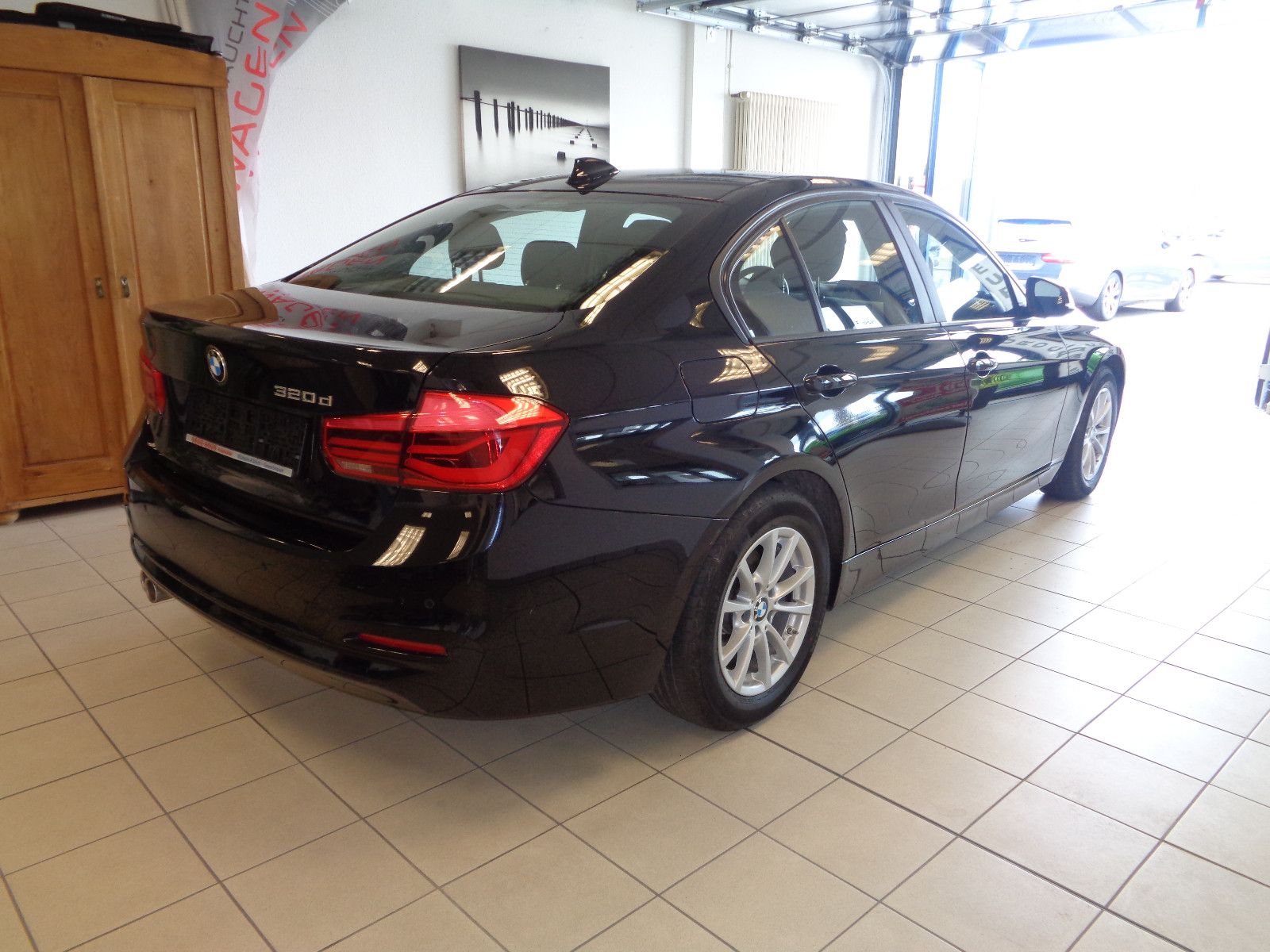 Fahrzeugabbildung BMW 320d / NAVI / GARANTIE / HEADUP /