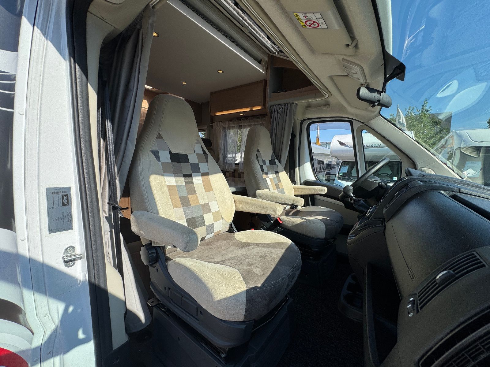 Fahrzeugabbildung Sunlight T 68 FIAT DUCATO NAVI KAMERA SAT TV EB & HUBBETT