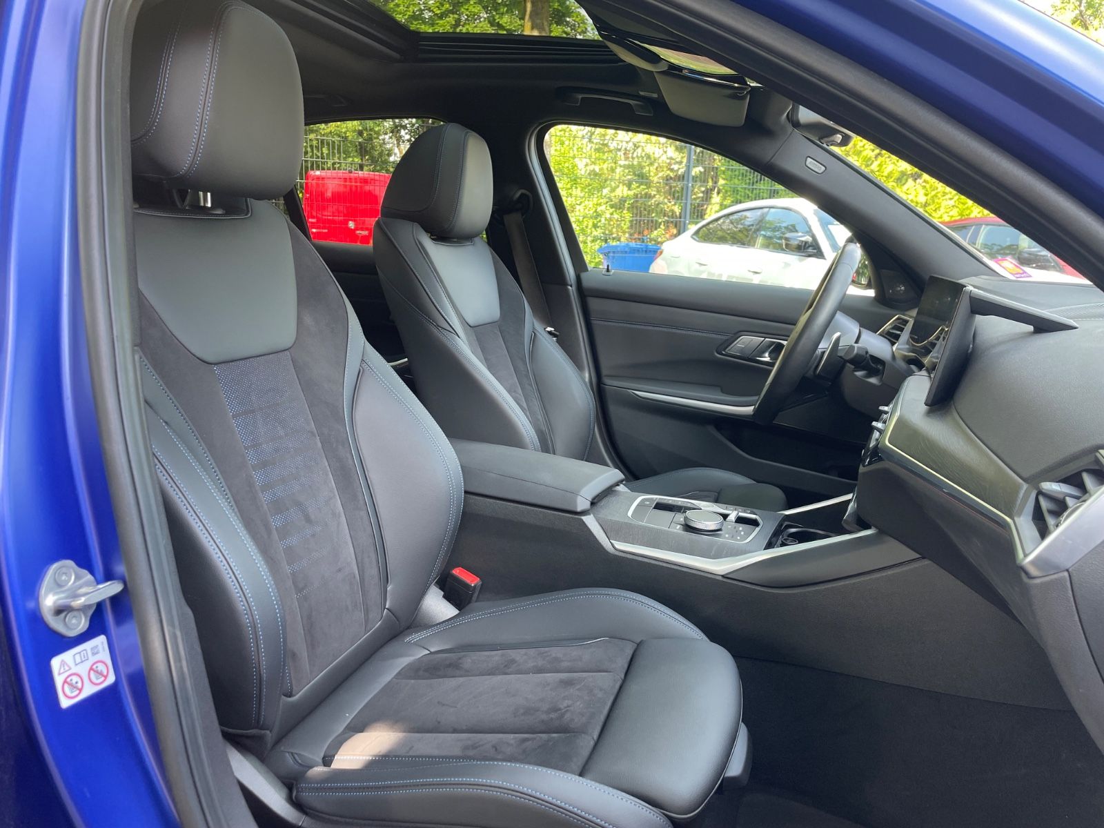 BMW 330 d xDrive M Sport Glasdach Head Up 360°Kamera foto 25