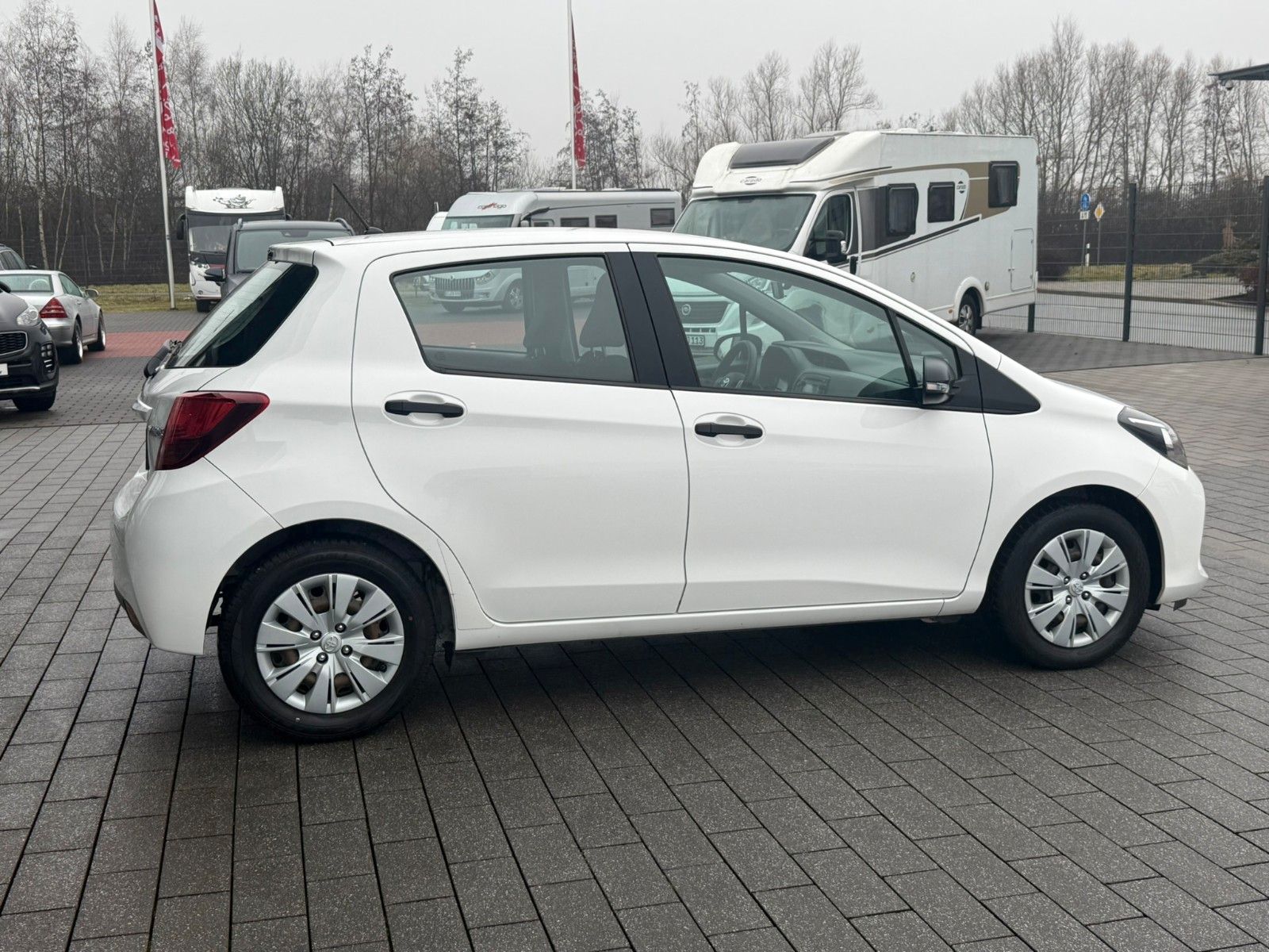 Fahrzeugabbildung Toyota Yaris Basis