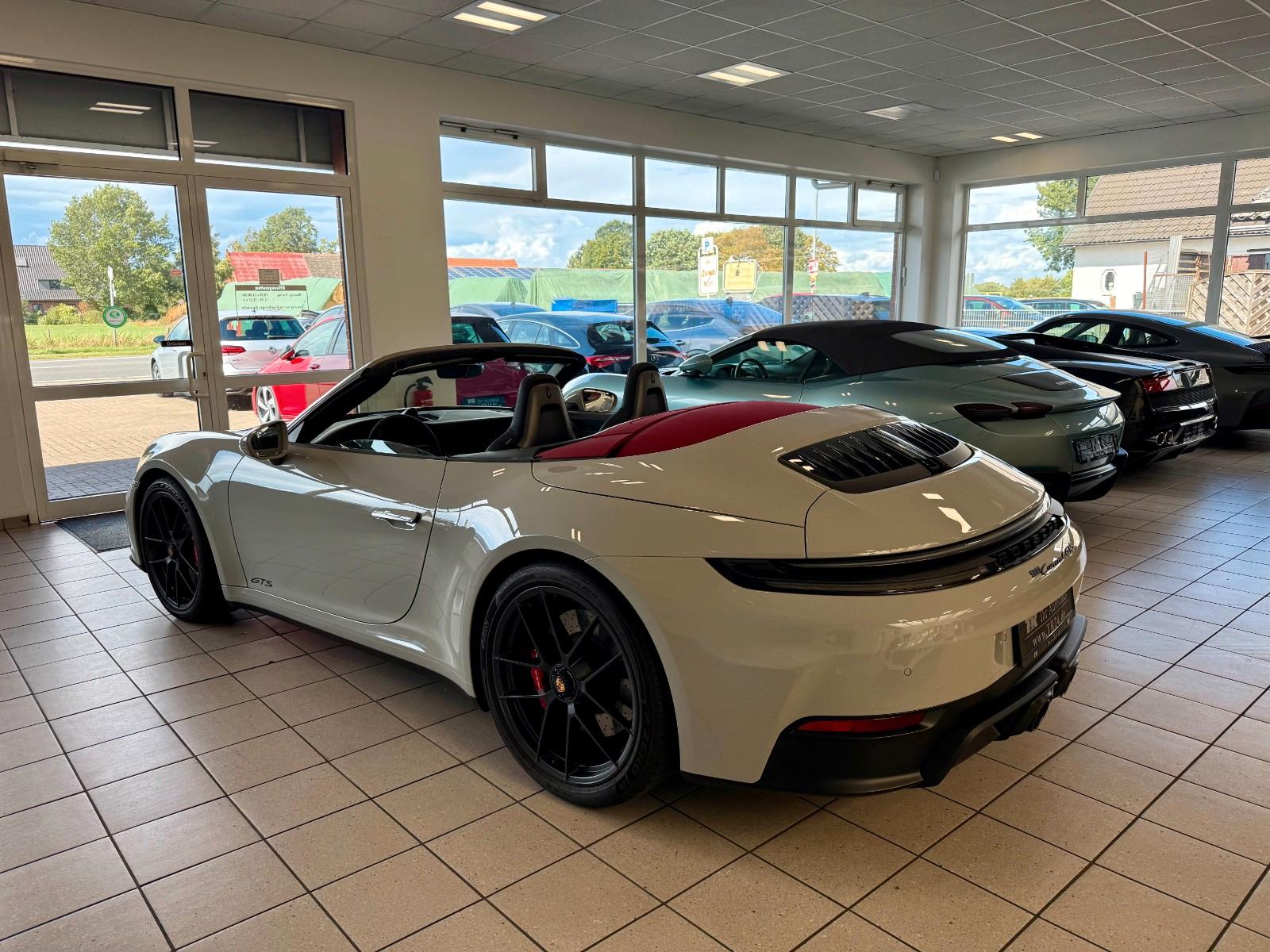 Porsche 911 992 Carrera 4 GTS Cabrio