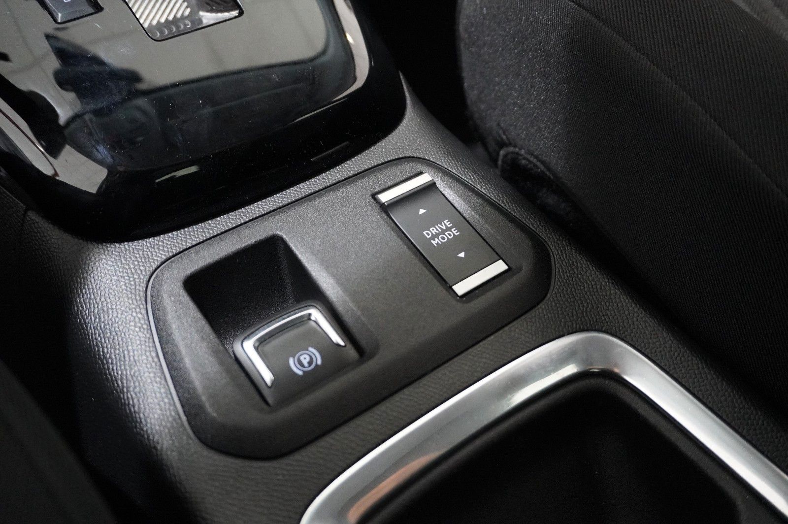 Fahrzeugabbildung Opel Corsa-e F EDITION 7KW NAVI/VIRT/TEMP/DAB/WÄRMEP.