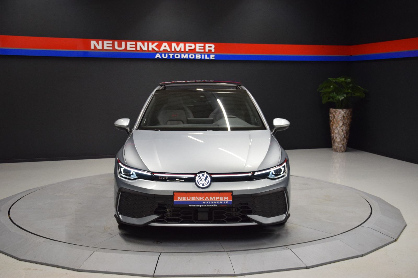 Fahrzeugabbildung Volkswagen Golf 2.0 TSI GTI Panorama DCC H&k ACC Kamera