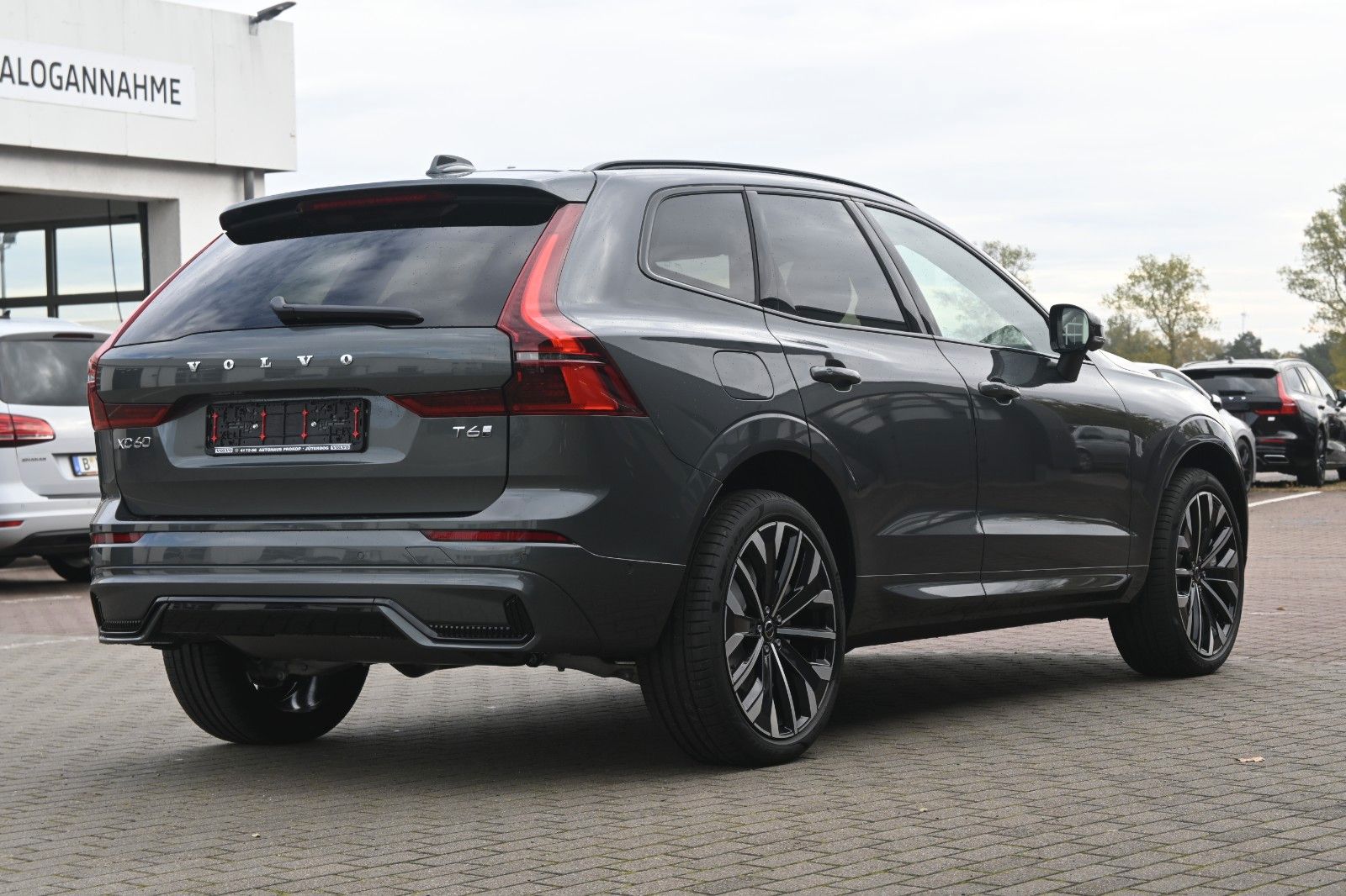 Fahrzeugabbildung Volvo XC60 Recharge T6 AWD Plus Dark