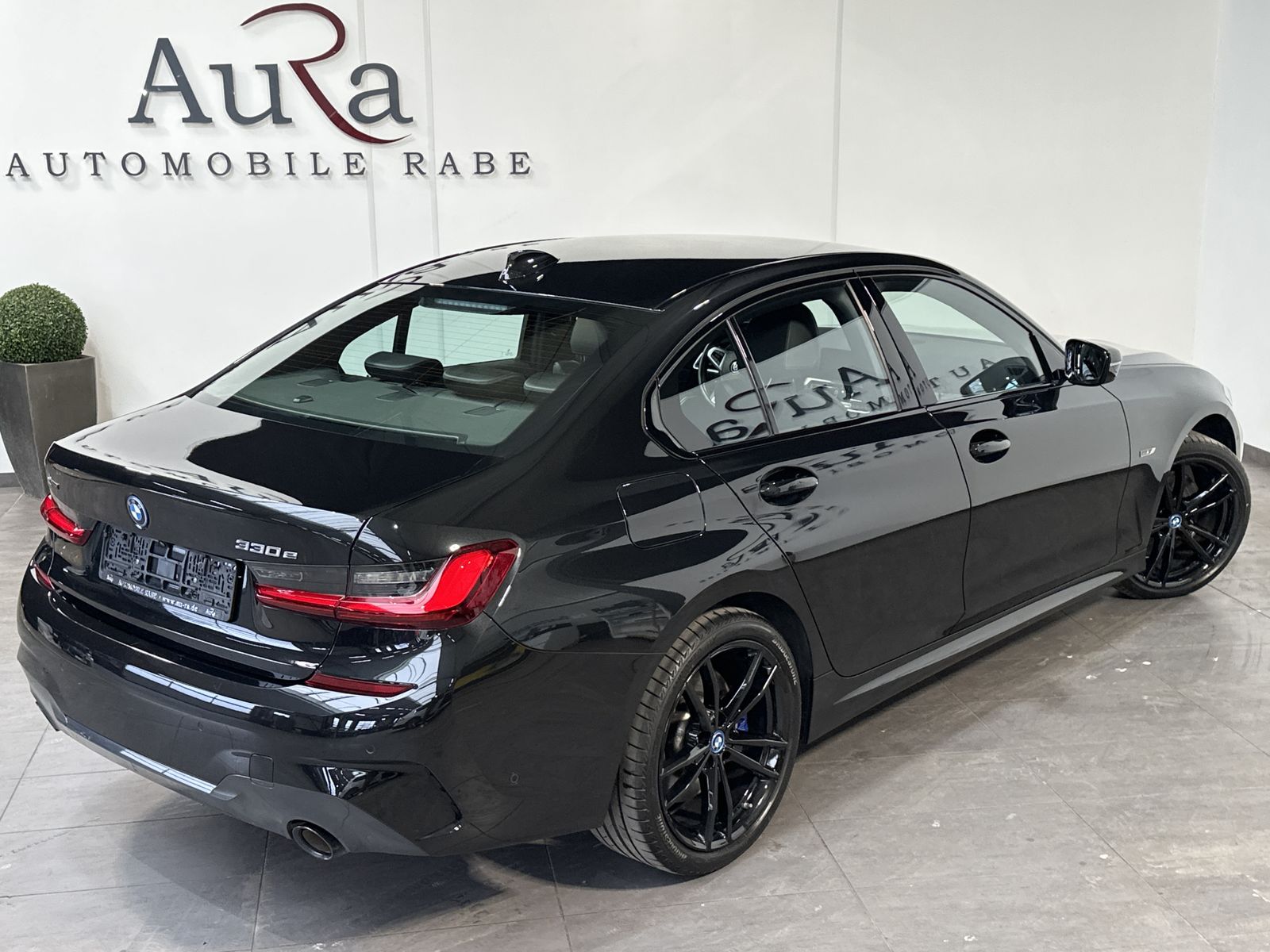 Fahrzeugabbildung BMW 330e xDrive M-Sport NAV+LASER+360°+HEAD-UP+19ZO