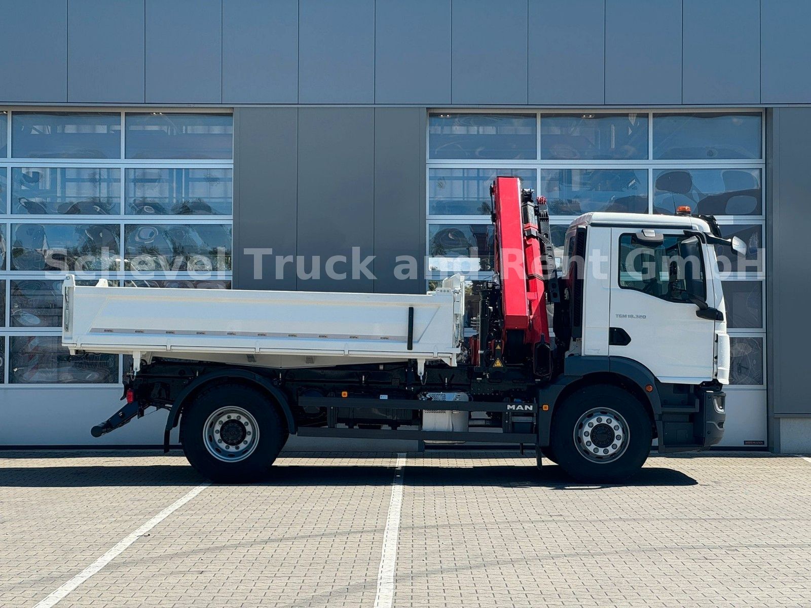 Fahrzeugabbildung MAN TGM 18.320 Dreiseitenkipper mit HMF 1320 K3 /4x2