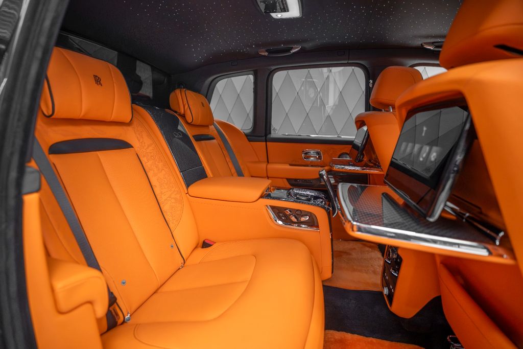 Cullinan BLACK BADGE 2026 BLACK/ORANGE 4 SEATS - Bild 18