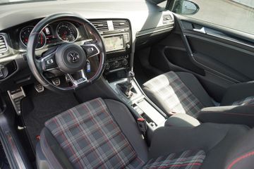 Volkswagen Golf - 10