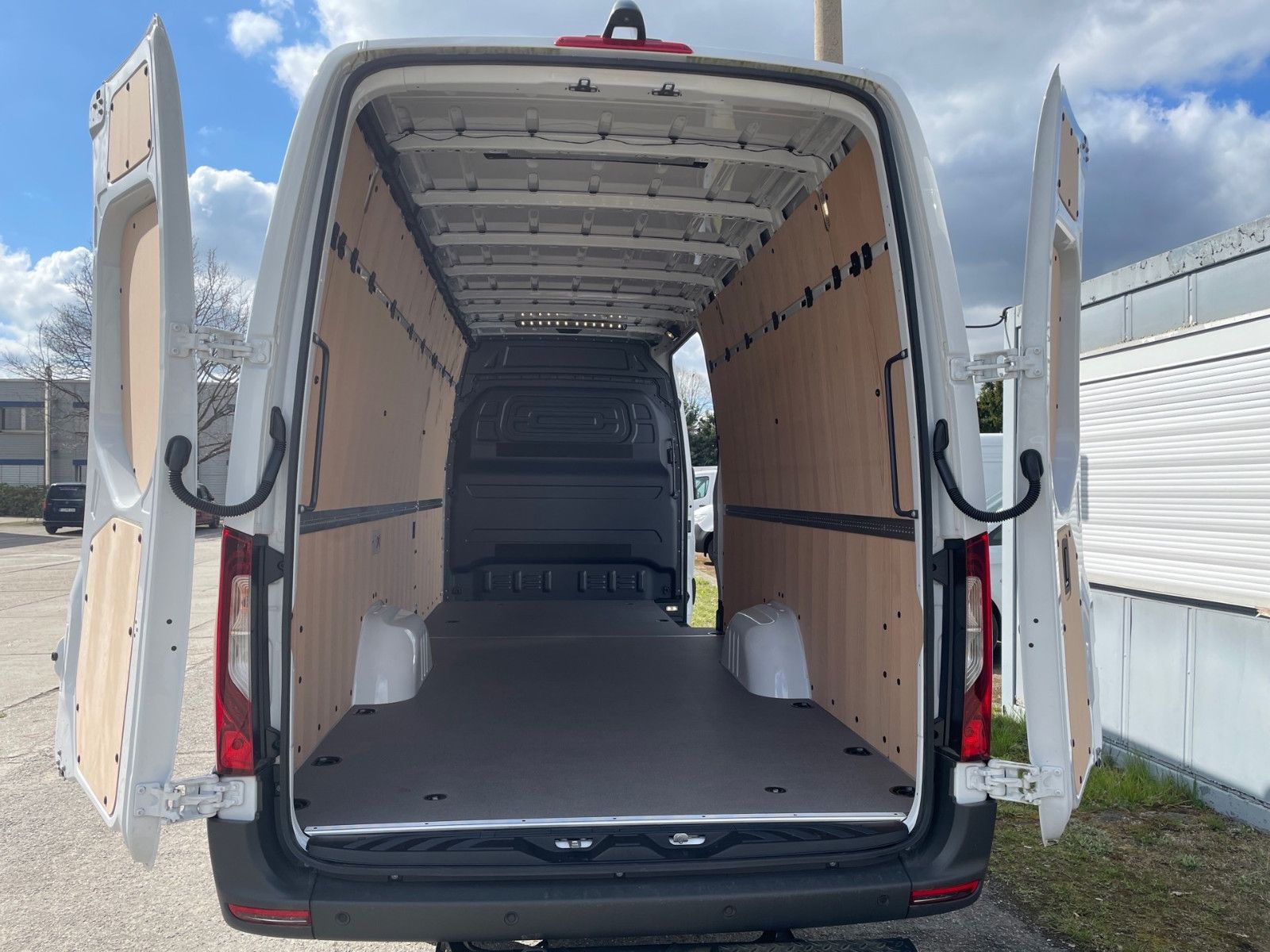 Fahrzeugabbildung Mercedes-Benz Sprinter 319 Kasten SELECT L4H2 4x4 LED AHK DIST