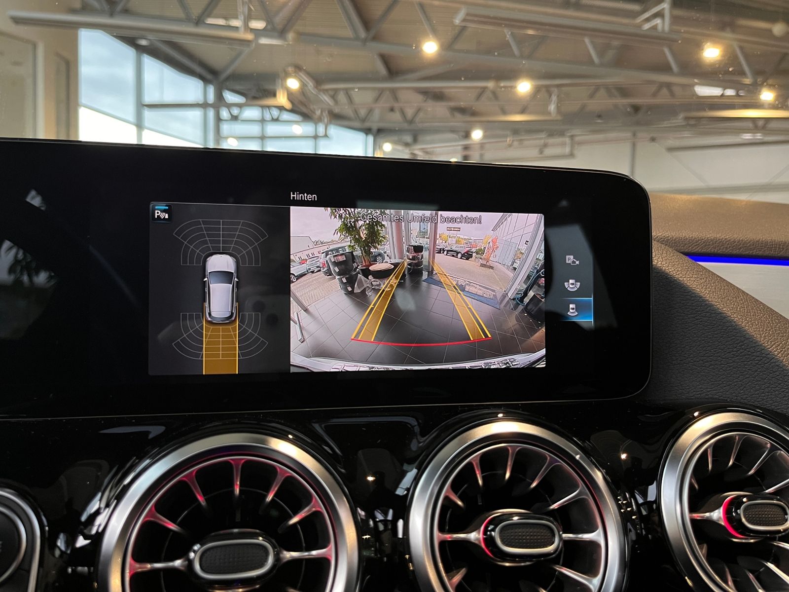 Fahrzeugabbildung Mercedes-Benz GLA 250 4Matic AMG Line PANO LED NAVI