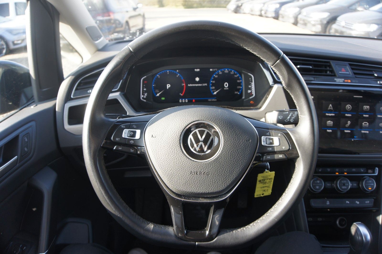 Fahrzeugabbildung Volkswagen Touran Comfortline  SHZ LED NAVI DSG