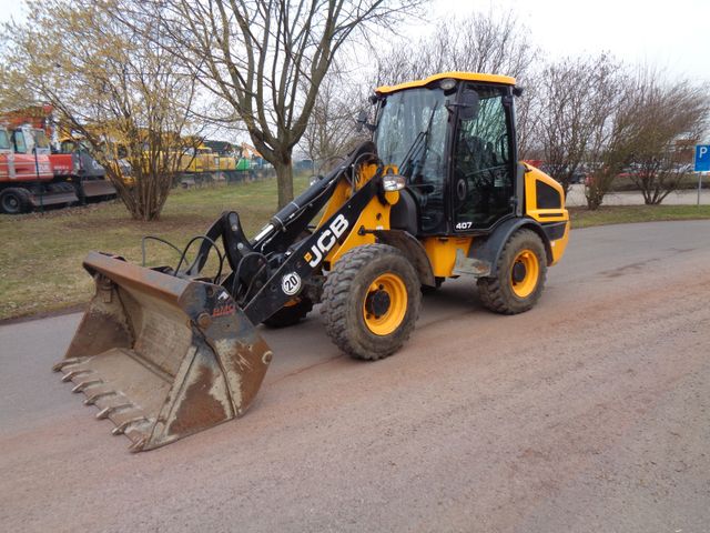 JCB 407 T4 inkl. Klappschaufel + Gabel