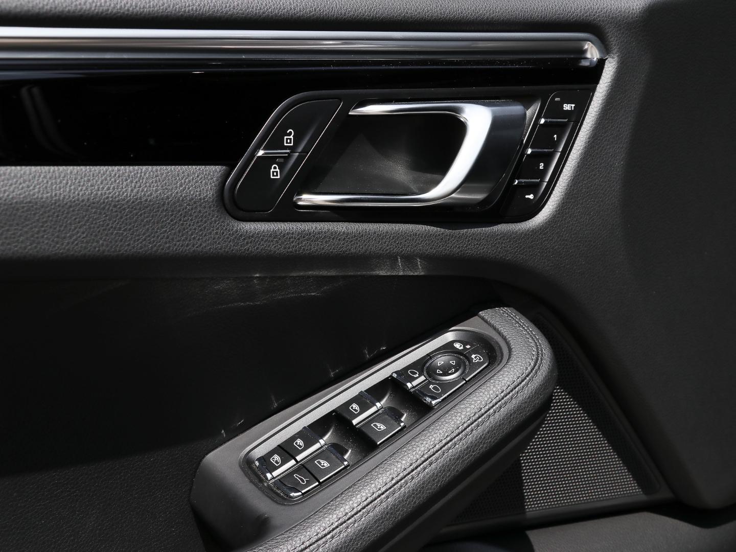 Porsche Macan S Luftfederung PASM Rückfahrkamera