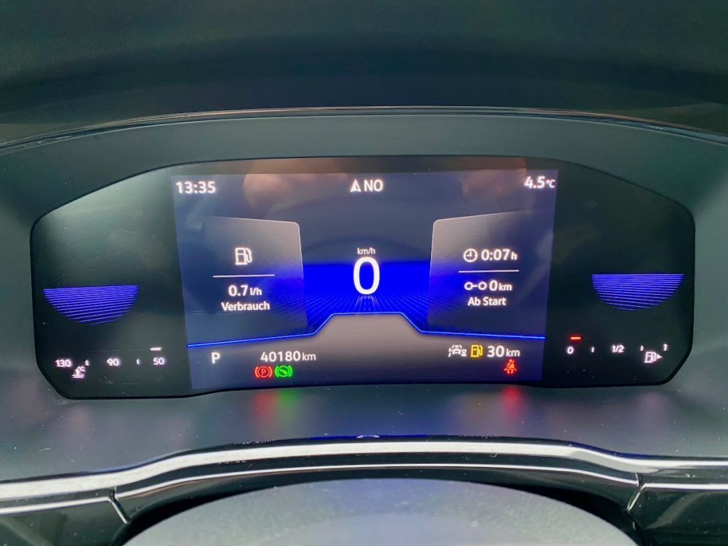 Fahrzeugabbildung Volkswagen Touran 1.5 TSI DSG 7-SITZER AAC AHK LED NAVI