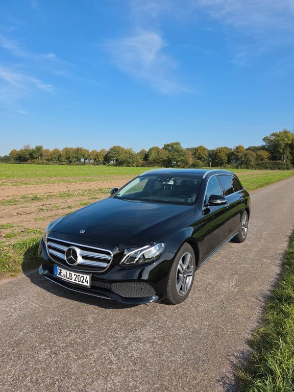 Image of Mercedes-Benz E 220