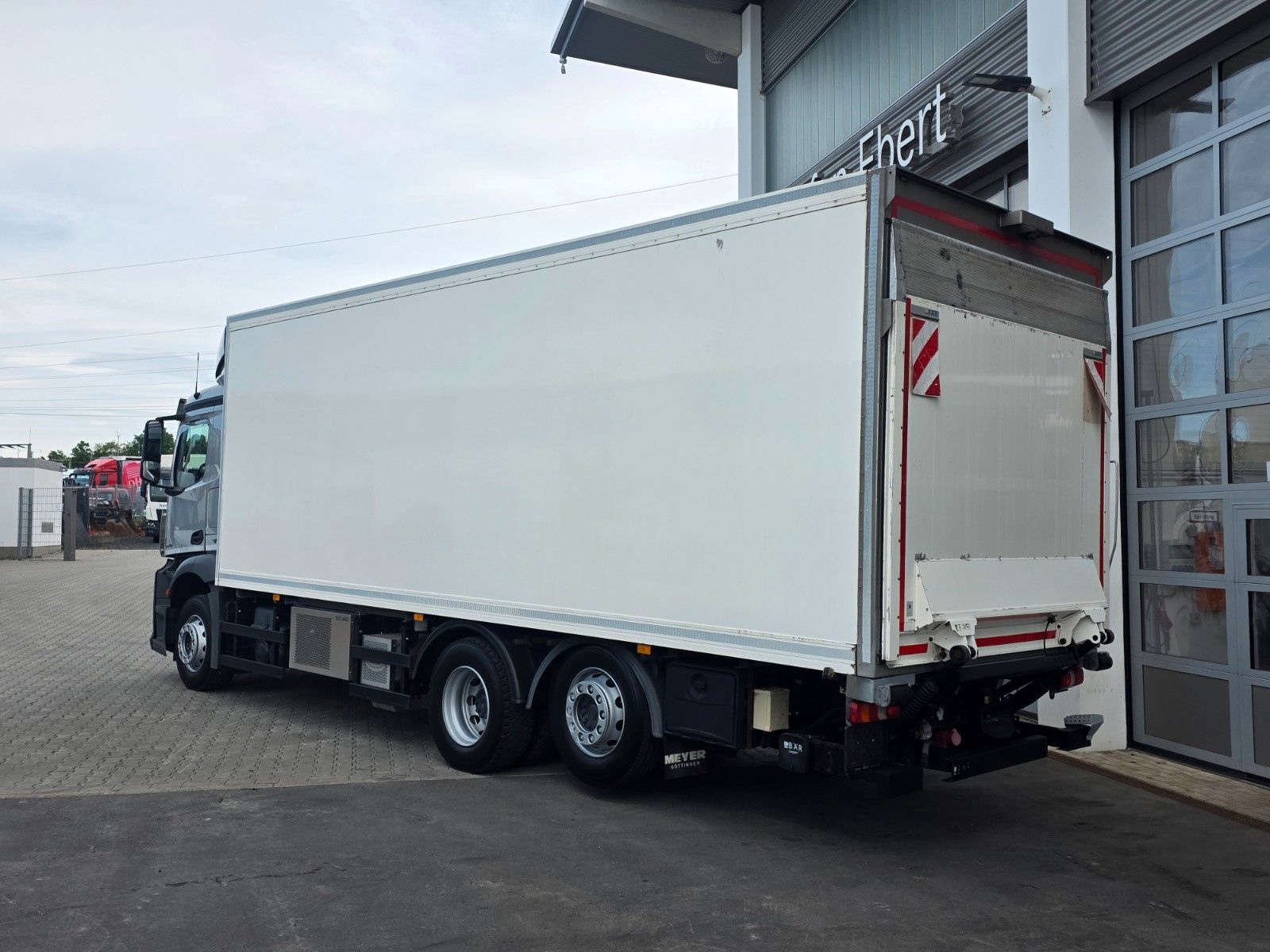 Fahrzeugabbildung Mercedes-Benz Actros 2545 L 6x2 LBW Bär Retarder Xenon AHK