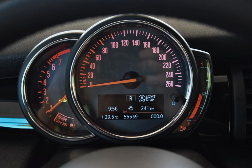 MINI ONE (F56)~Automatik~Teilleder~Chili~LED~Klimaaut MINI ONE (F56)~Automatik~Teilleder~Chili~LED~Klimaaut