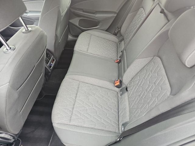 Fahrzeugabbildung Volkswagen Golf VIII 1.5 TSI LIFE NAVI SHZ LED KLIMA KEYLES