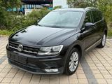 Volkswagen Tiguan Comfortline BMT/Start-Stopp - Volkswagen Tiguan mit Diesel-Antrieb: Limousine