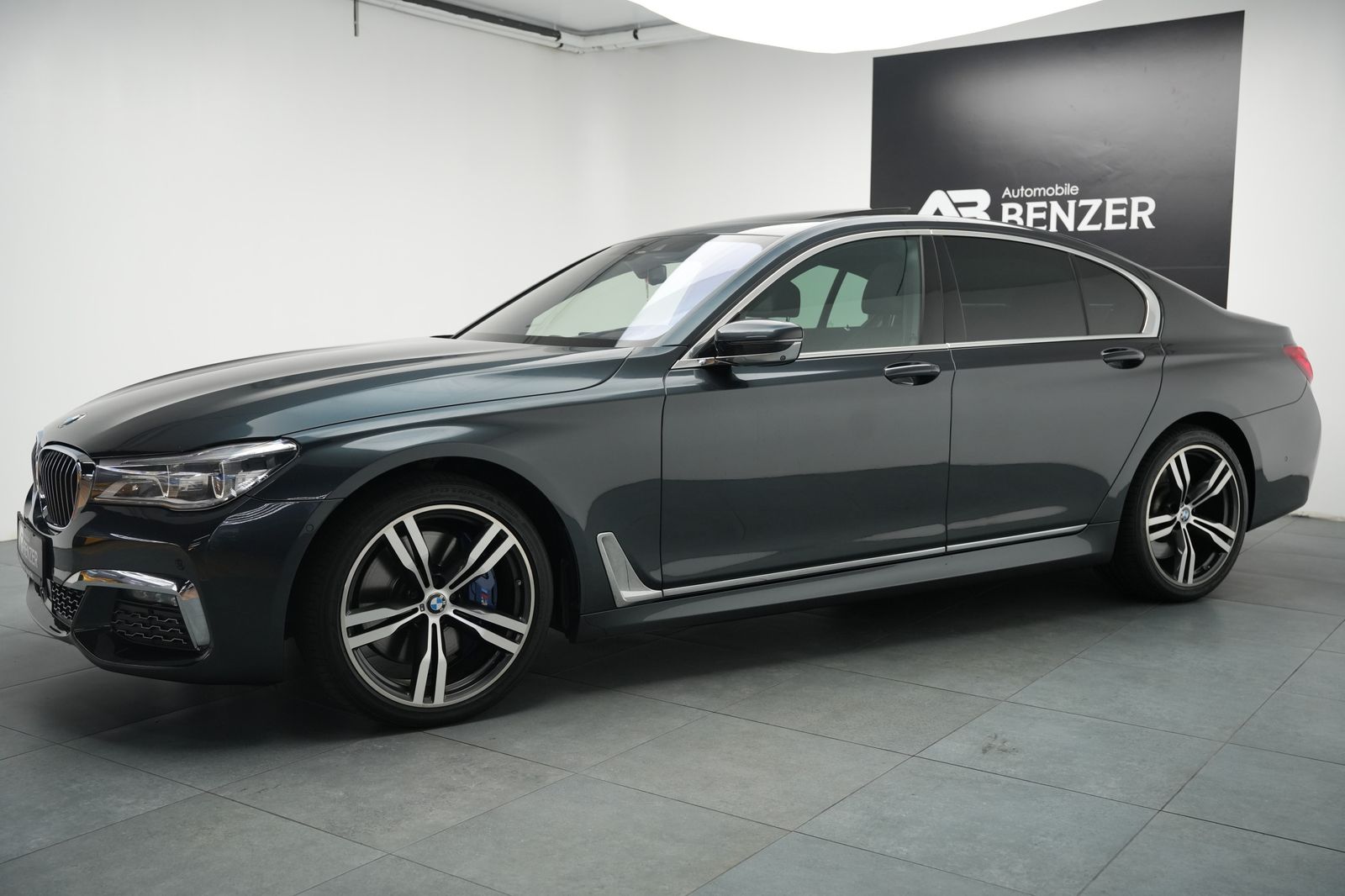 Fahrzeugabbildung BMW 750 750 xDrive*M-Paket*S-Dach*Bowers&Wilkins*HUD