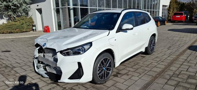 BMW X1 xDRIVE 25e M-paket plug-in hybrid 100kw A7