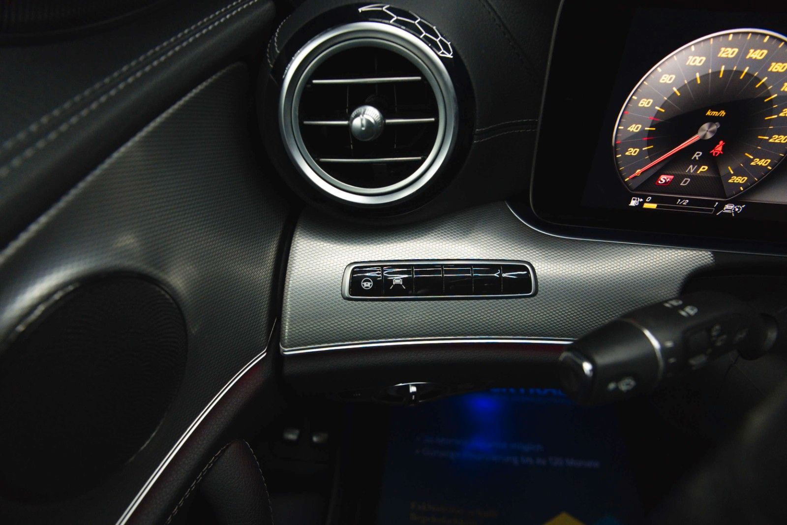 Fahrzeugabbildung Mercedes-Benz E 400d T 4Matic AMG Night-Paket ACC Widescreen