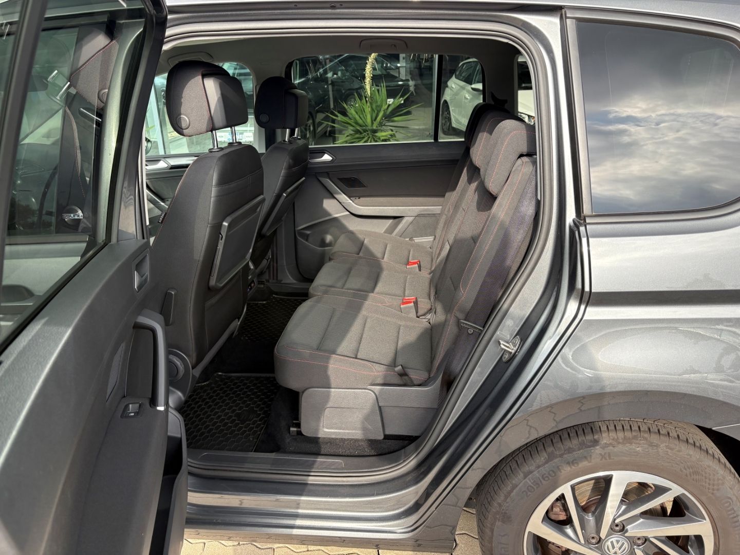 Fahrzeugabbildung Volkswagen Touran 1.6 TDI Comfortline BMT Start-Stopp