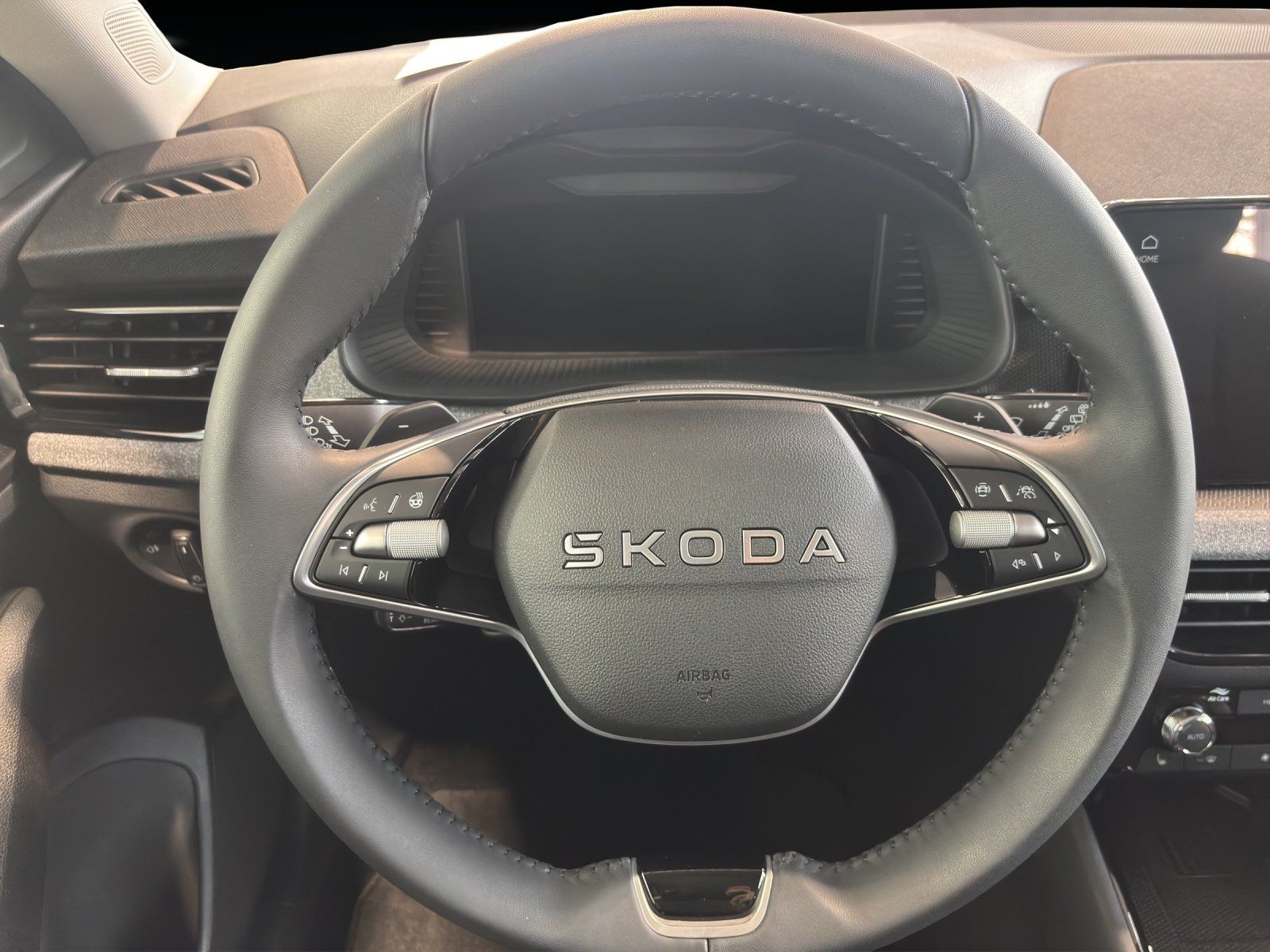 Fahrzeugabbildung SKODA Scala Tour 1,0 TSI 85 kW DSG