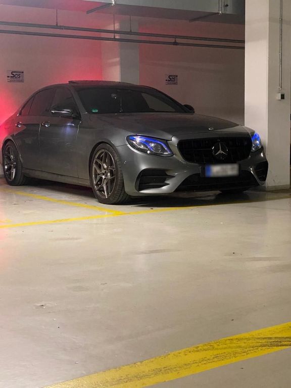 Image of Mercedes-Benz E 350
