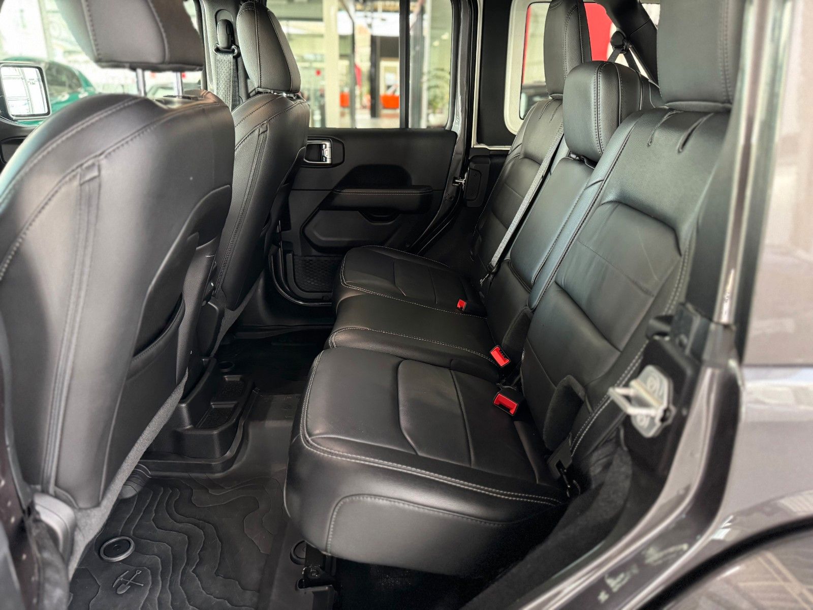 Fahrzeugabbildung Jeep Wrangler Unlimited 2.0 T-GDI Sahara "Di.-Sperre"