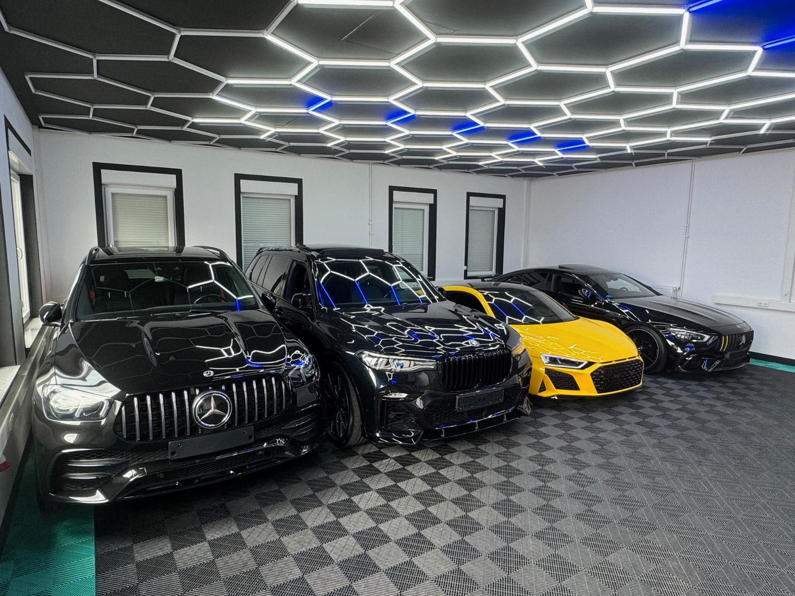 showroom-image-top