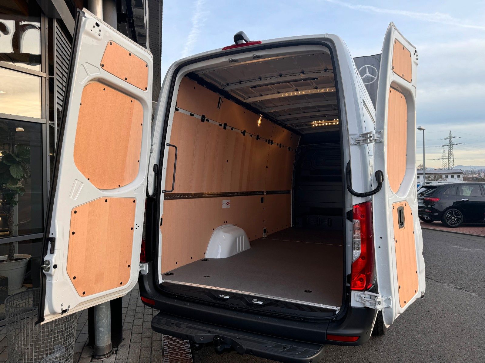 Fahrzeugabbildung Mercedes-Benz Sprinter 319 CDI 4325 Klima Kamera AHK LED