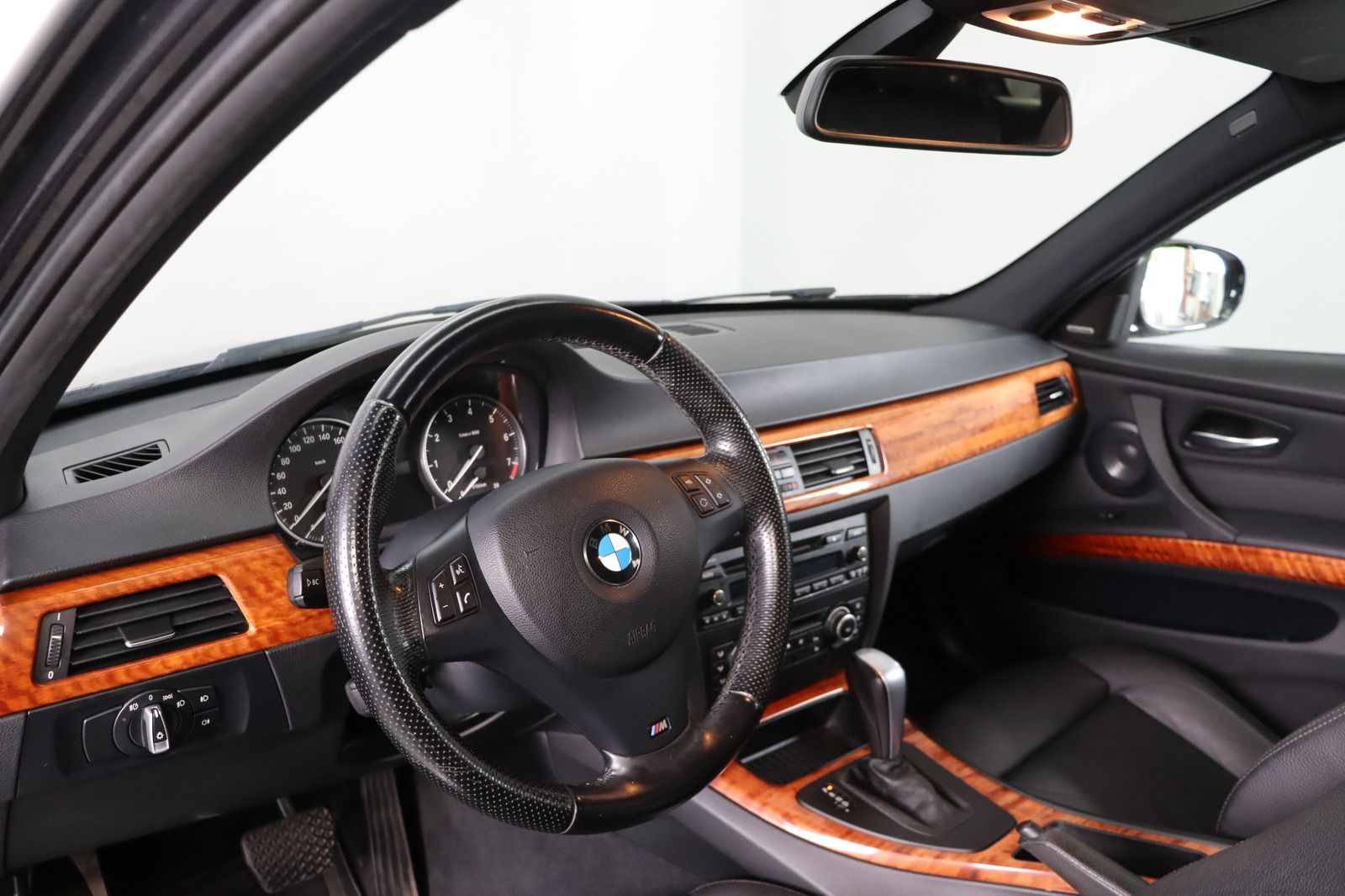 Fahrzeugabbildung BMW 320 i Touring M-Paket * Xenon * Leder * Sitzhzg.