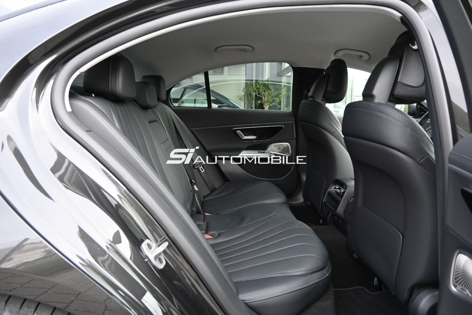 Fahrzeugabbildung Mercedes-Benz E 200 Lim. Exclusive Premium °ACC°AHK°BURMESTER°