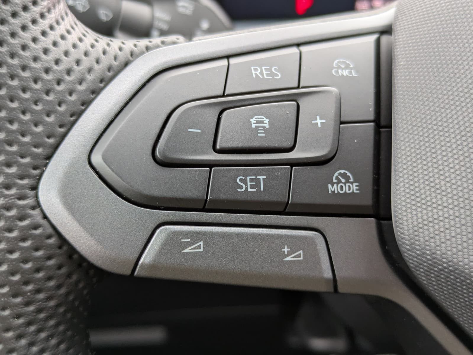 Fahrzeugabbildung Volkswagen Tayron 2.0 TDI 4M R-Line BLACK*7Si*MATRIX*PANO