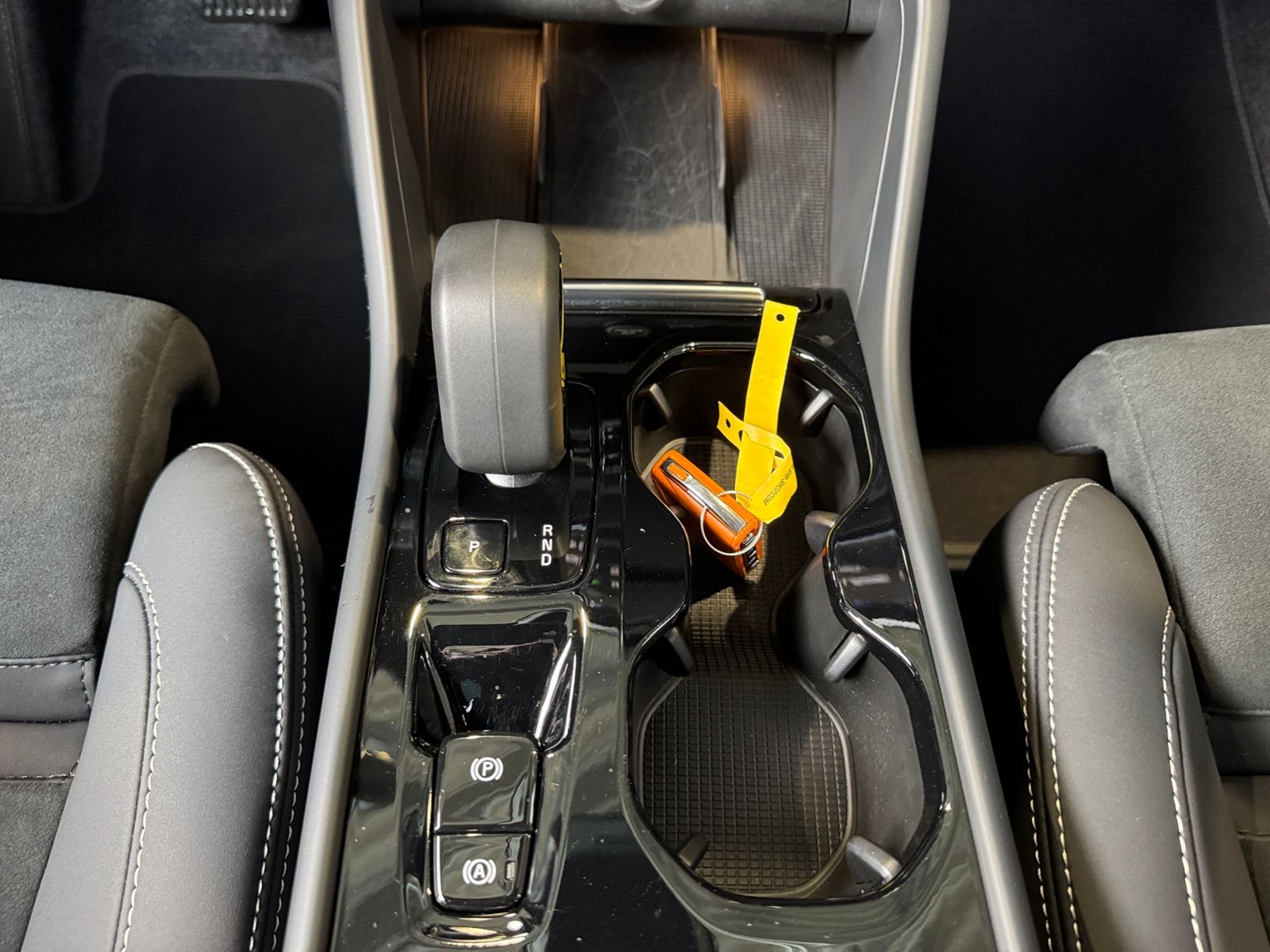 Fahrzeugabbildung Volvo XC40 Plus Dark 2WD NAVI LED AHK PANO