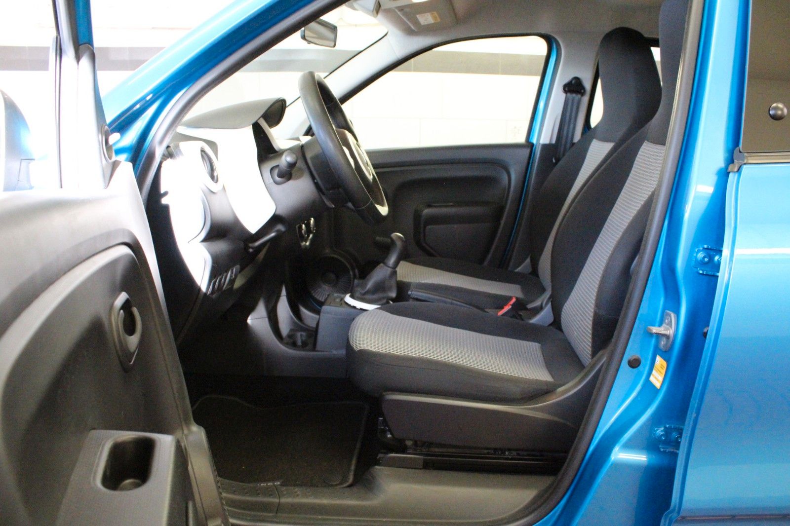 Fahrzeugabbildung Renault Twingo  SCe70  *Klima *Ganzjahresreifen