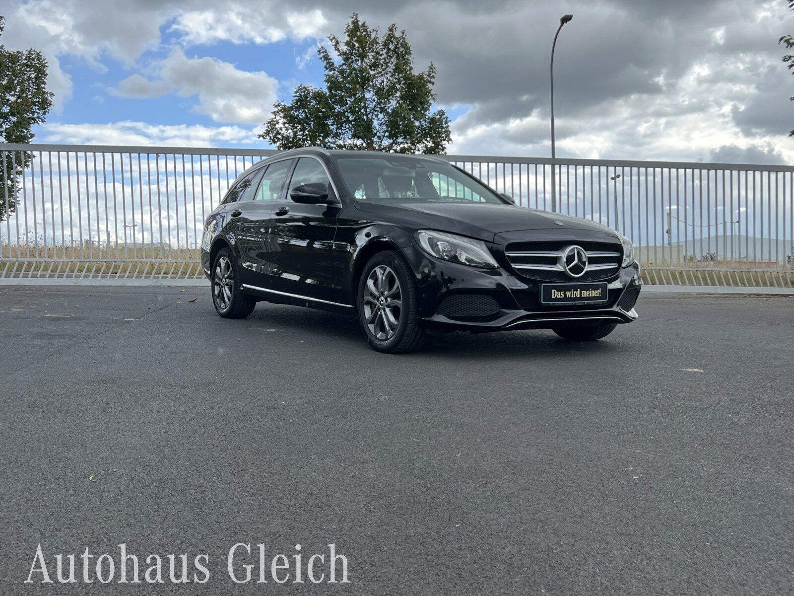 Fahrzeugabbildung Mercedes-Benz C 400 4MATIC T-Modell AVANTGARDE Exterieur/Navi