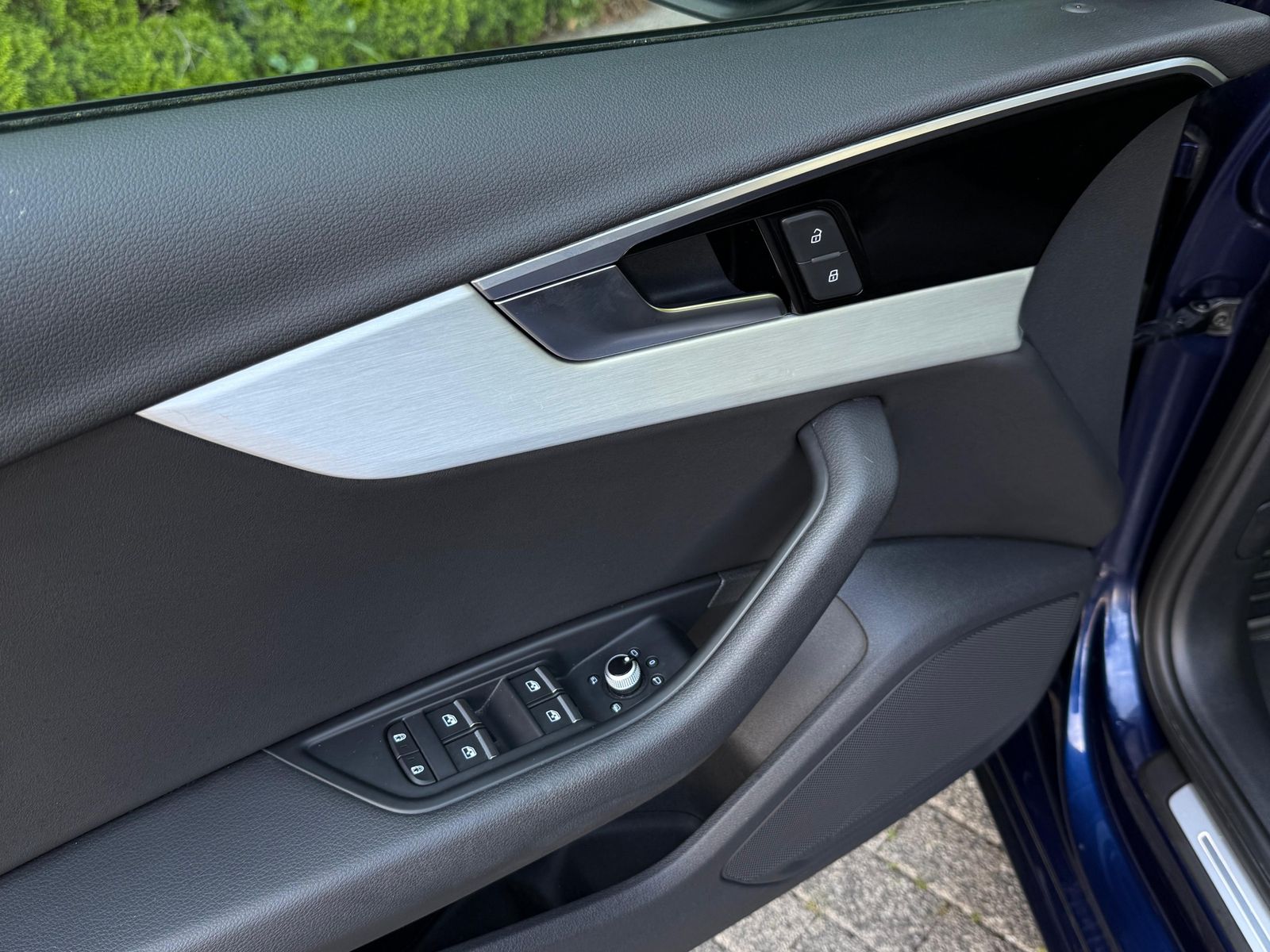 Fahrzeugabbildung Audi A4 Avant 40 TDI S-tr. S Line LED+NAV+KAM+SHZ+MFL