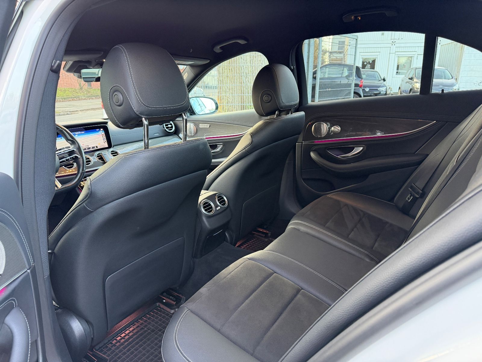 Fahrzeugabbildung Mercedes-Benz E 220d AMG*JUNGE STERNE*MUTLIBEAM*BURMESTER*AHK