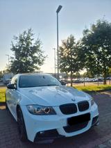 BMW E90 325i xDrive 2011 - BMW 325: 325i Xdrive